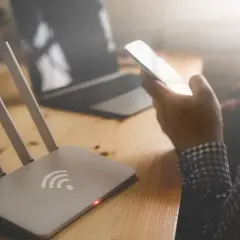 Jaki internet mobilny do domu wybrać? Porównanie ofert, prędkości i kosztów