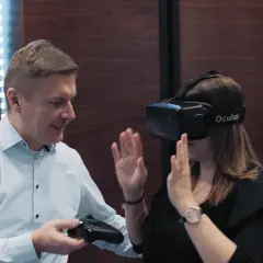 Czym jest sprzęt VR? Proste wyjaśnienie, jak działa i do czego służy