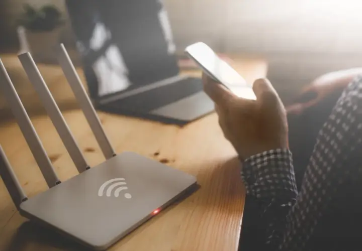 Jaki internet mobilny do domu wybrać? Porównanie ofert, prędkości i kosztów