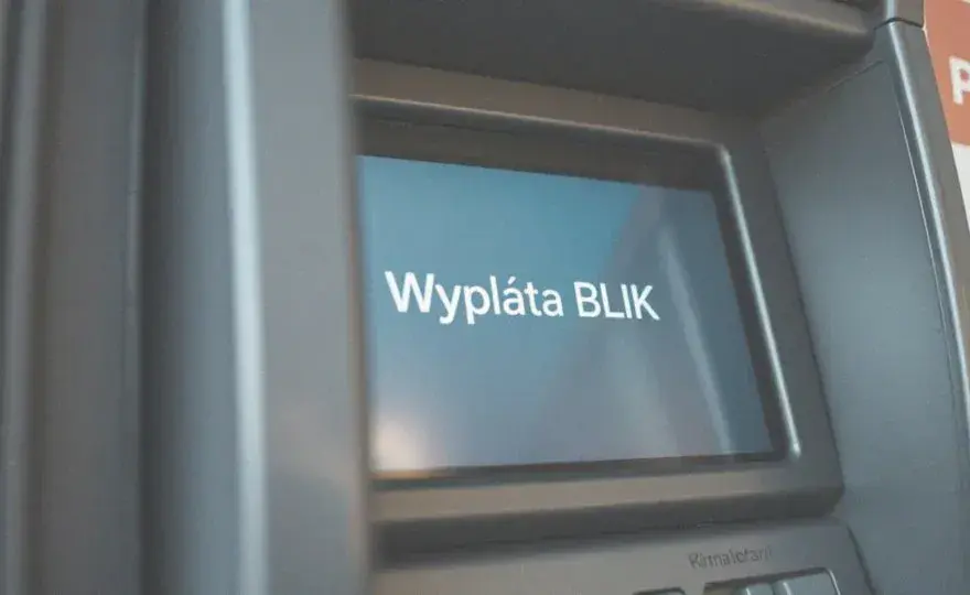 Ile można wypłacić BLIK-iem? Limity wypłat w różnych bankach i ważne zasady