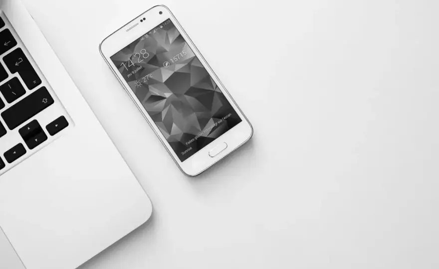 Internet mobilny czy stacjonarny – który wybrać, by uniknąć błędów i oszczędzić?